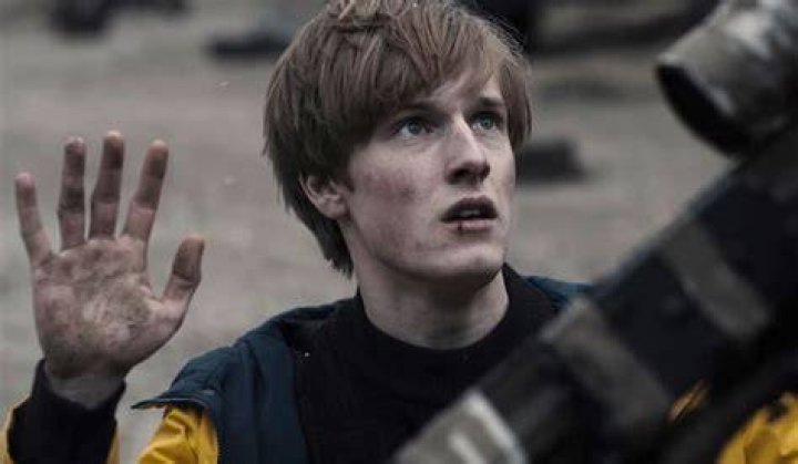 Louis Hofmann in Dark Season 1 Netflix