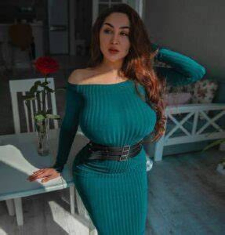 Louisa Khovanski Biography 2022, Early Life, Measurements, Only Fans