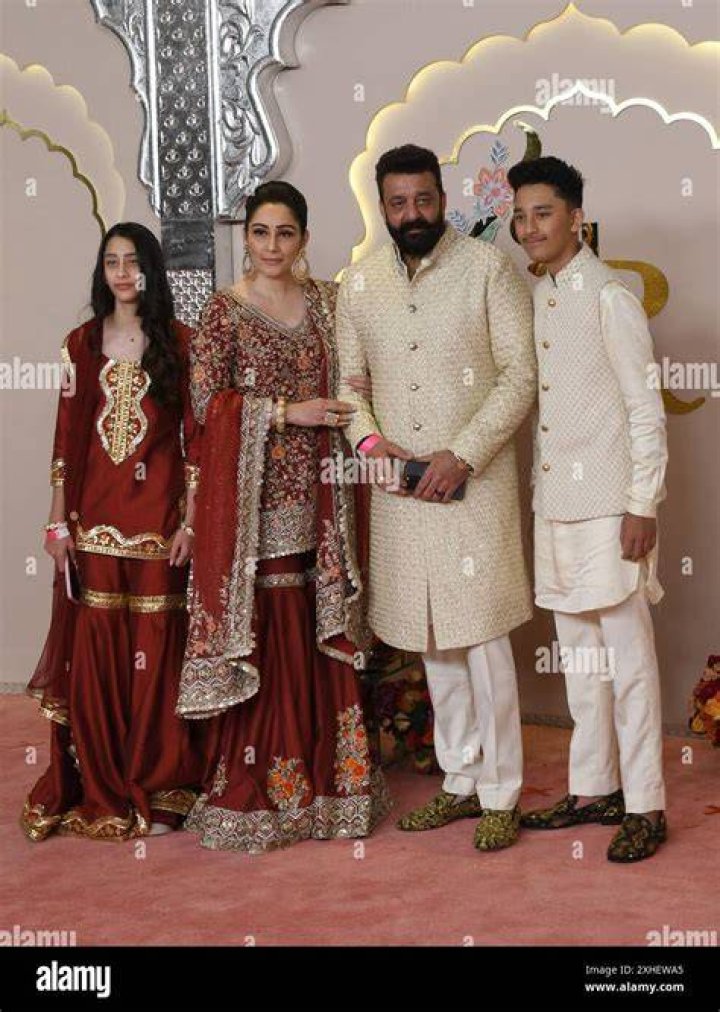 Manyata Dutt, Shahraan Dutt, Iqra Dutt, Sanjay Dutt