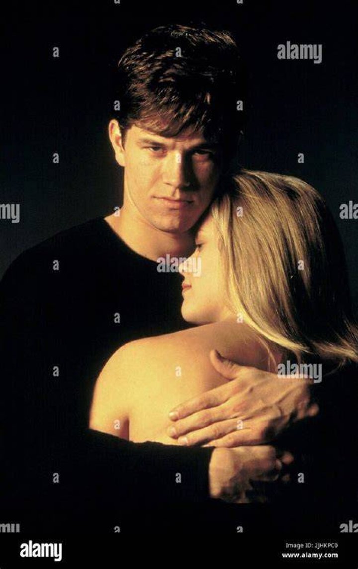 Mark Wahlberg and Reese Witherspoon as David and Nicole | Image: Pinterest