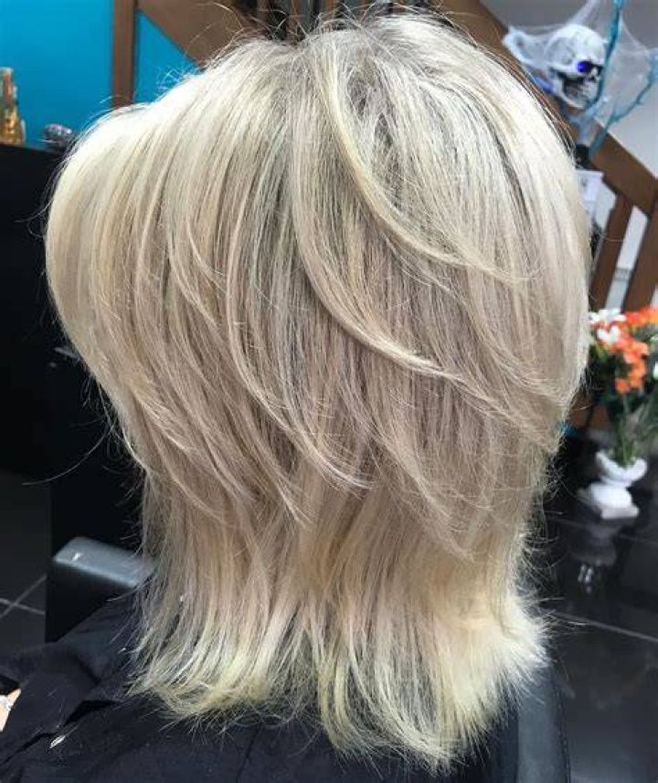Medium TwoTier Layered Haircut Chunky Layered Haircuts, Short Medium