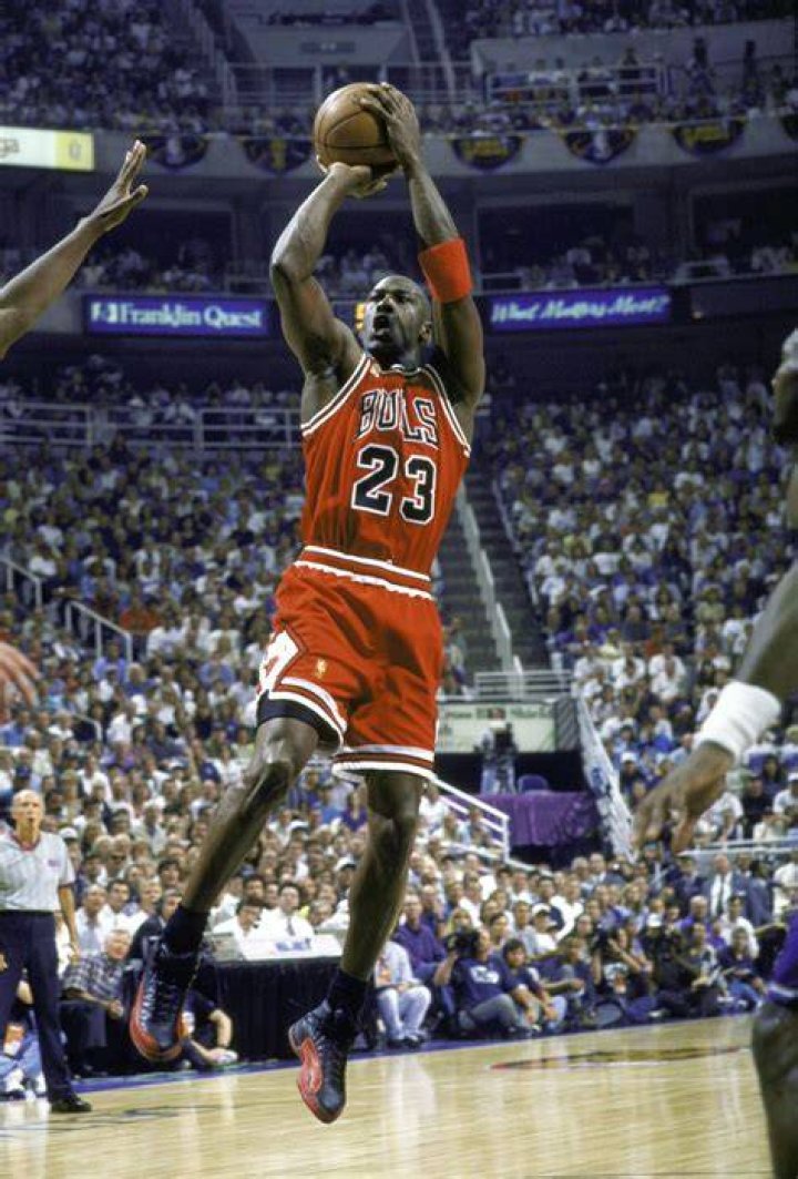 Micheal Jordan Looks To Shoot