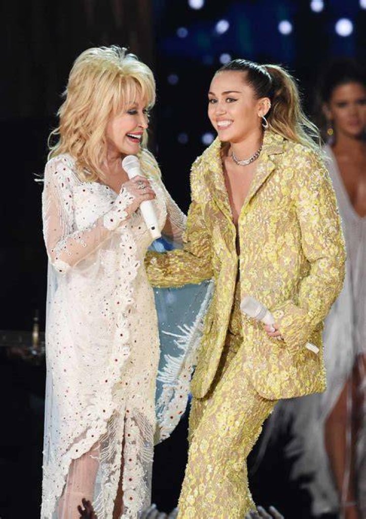 Miley Cyrus Does Dolly Parton Hair on the Grammys 2024 Red Carpet Vogue