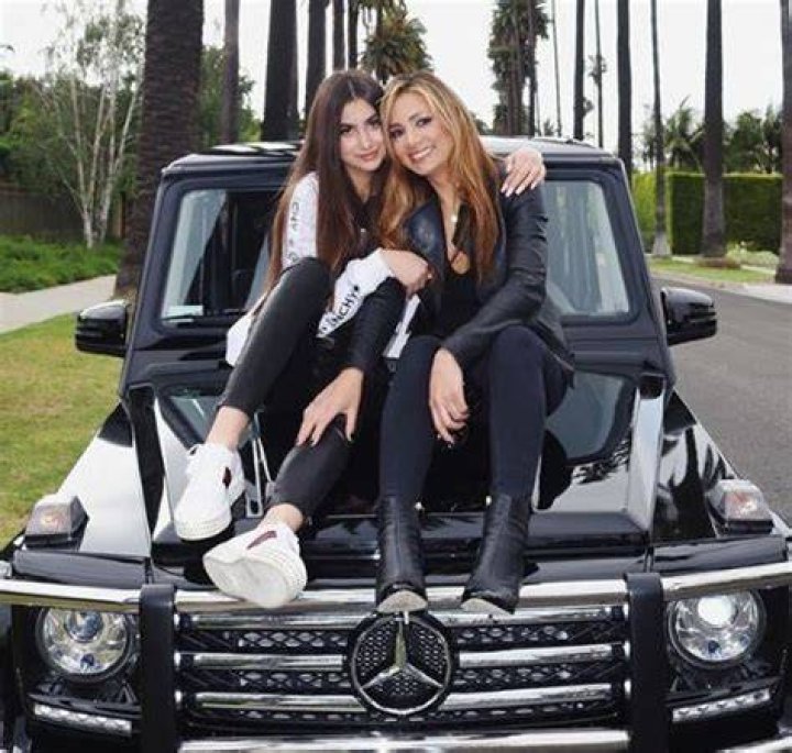 Nicolette Gray Is She Dating Bradlee? Know Her Age, Net Worth, Merch