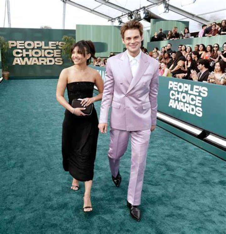 Noah Lalonde Et Nikki Rodriguez En Couple Une Romance &Eacute;blouissante