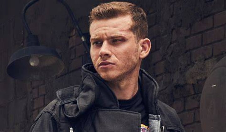 Oliver Stark as Buck in 911