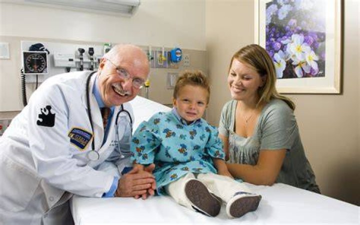 images/mpa/peds/peds hem onc slide.jpg Physician with a pediatric patient