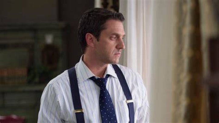 Raul Esparza as Barba and Mariska Hargitay as Benson in Law and Order SVU
