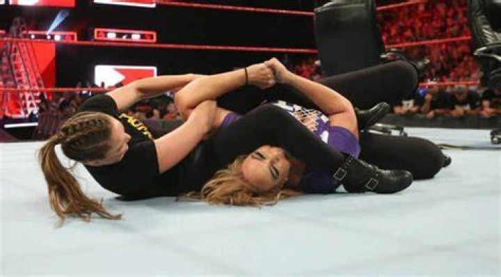 Ronda Rousey Armbar with a chair 