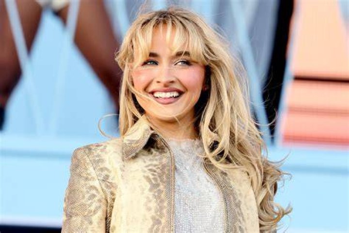 Sabrina Carpenter Bra Size, Age, Weight, Height, And Measurements