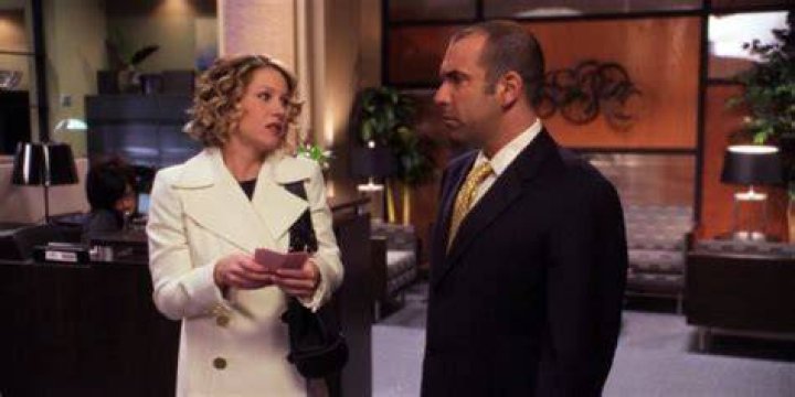 Samantha and Chase Chapman talk in the office in Samantha Who?.