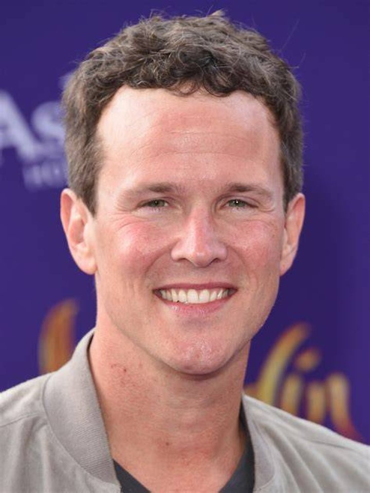 Scott Weinger As Scott Hale In Full House & Fuller House Side By Side.jpg