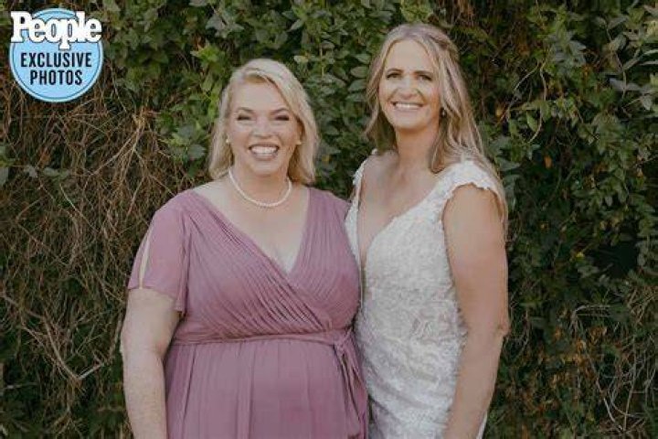 Sister Wives Stars Christine and Robyn Brown with strange expressions