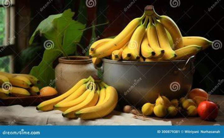 sliced banana in a pot