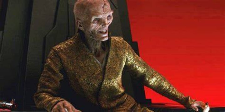 Snoke on his throne in The Last Jedi.