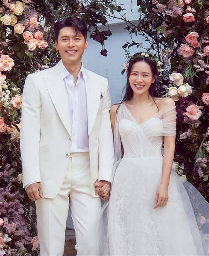 Son Ye Jin And Lee Minki Strike A Pose For Harper&rsquo;s Bazaar (UPDATE