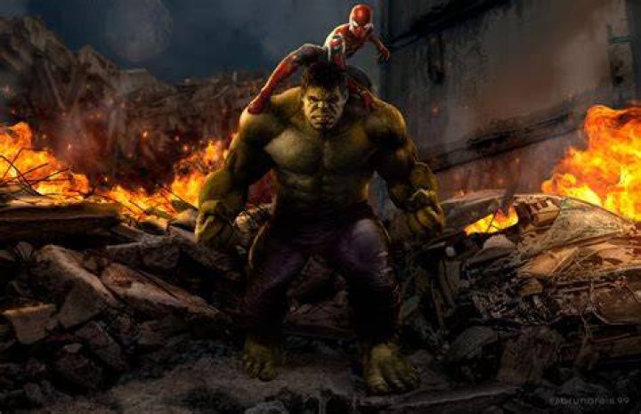 Spider-Man Fighting Hulk and Avengers