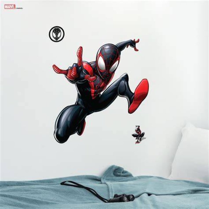 Spider-Man Miles Morales Wall & Ceiling Takedowns Are The Best Part Of Combat