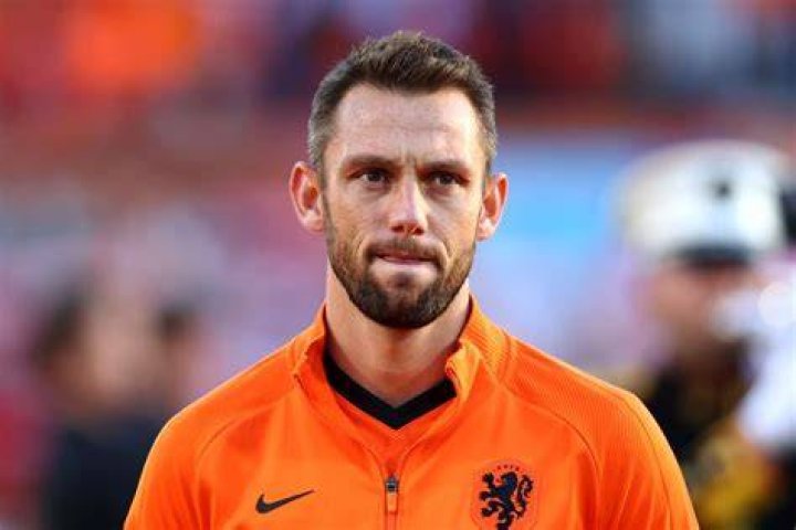 Stefan de Vrij's net worth, salary, contract, house, cars, age, stats, latest news