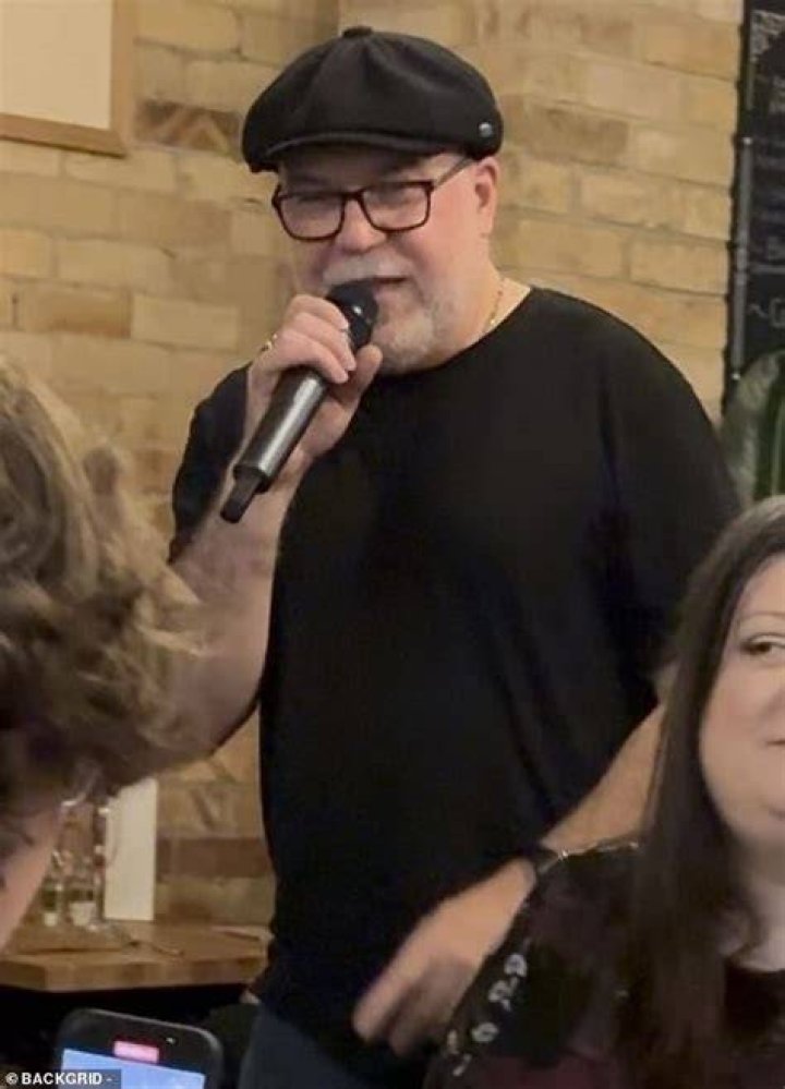 Steve Brookstein singing on The X-Factor