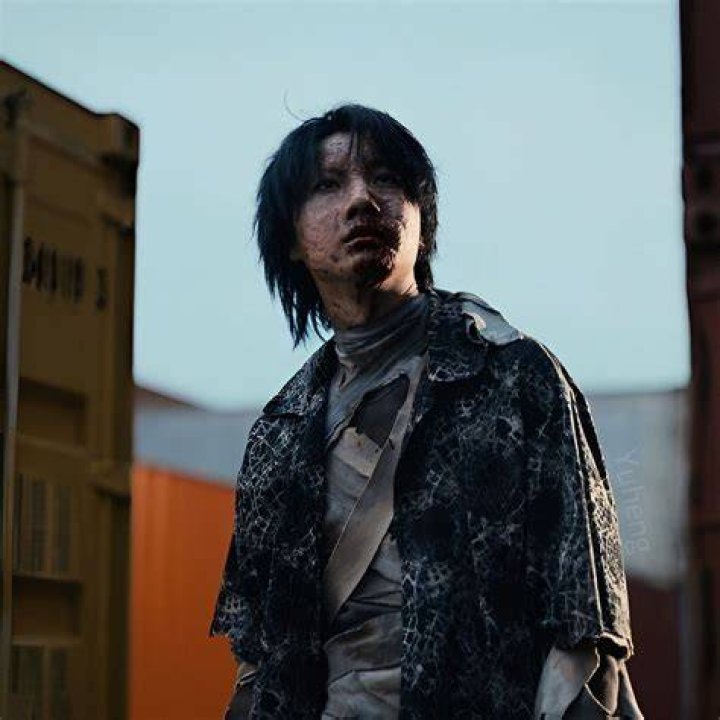 Suguru Niragi looking confused in Alice in Borderland
