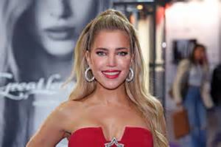 Sylvie's Best Outfits on Emily in Paris Season 2 POPSUGAR Fashion