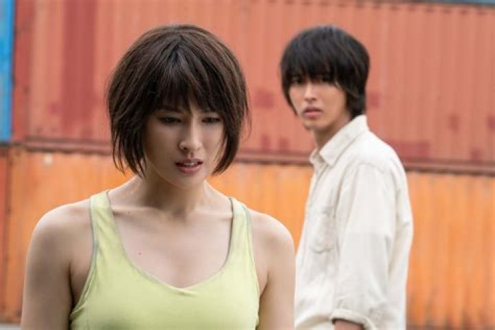 Tao Tsuchiya as Usagi&nbsp;and&nbsp;Kento Yamazaki as Arisu in Alice in Borderland