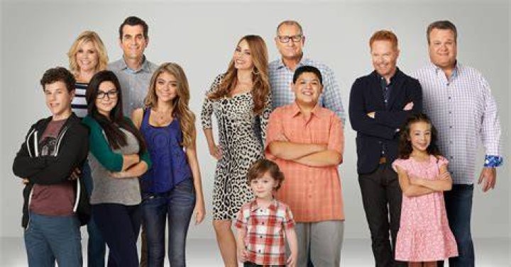The cast of Modern Family all dressed in white and holding ice cream cones