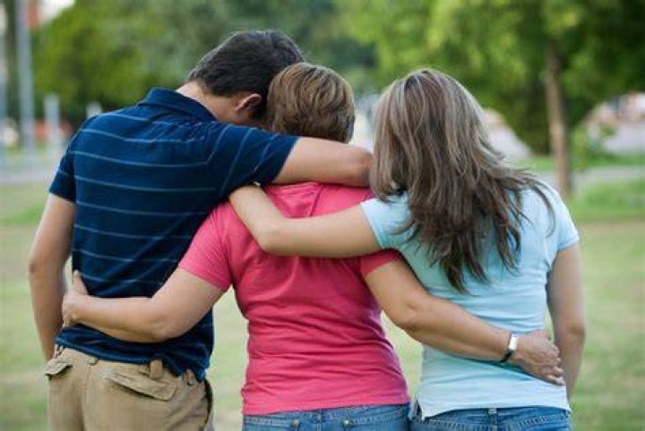 The family hugging in the Modern Family series finale
