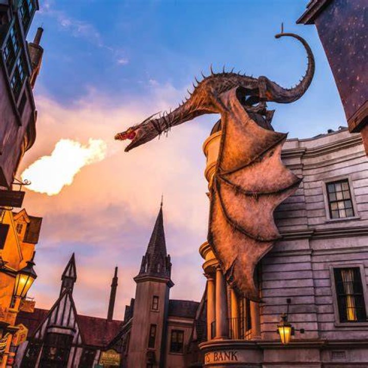 The Gringotts dragon escapes the bank and crashes through the lobby in Deathly Hallows - Part 1