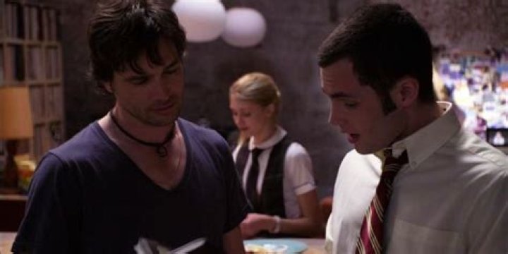 The Humphreys talking in their loft on Gossip Girl