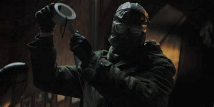 The Riddler using duct tape in The Batman