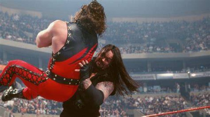 The Undertaker v Kane Raw 1999 Cropped