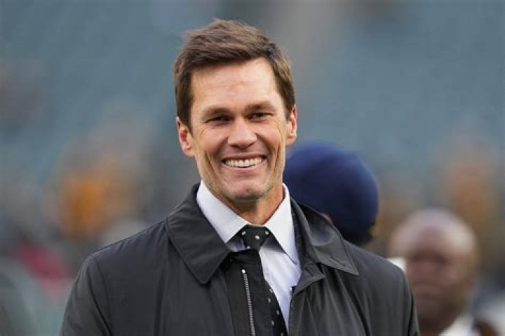 Tom Brady Has 3 Great Reasons To Celebrate National Sisters Day YouTube