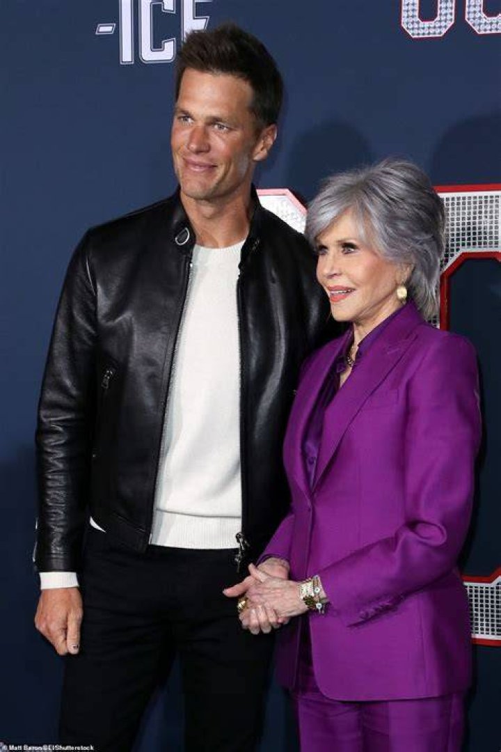 Tom Brady poses with Jane Fonda and Lily Tomlin for Eighty for Brady