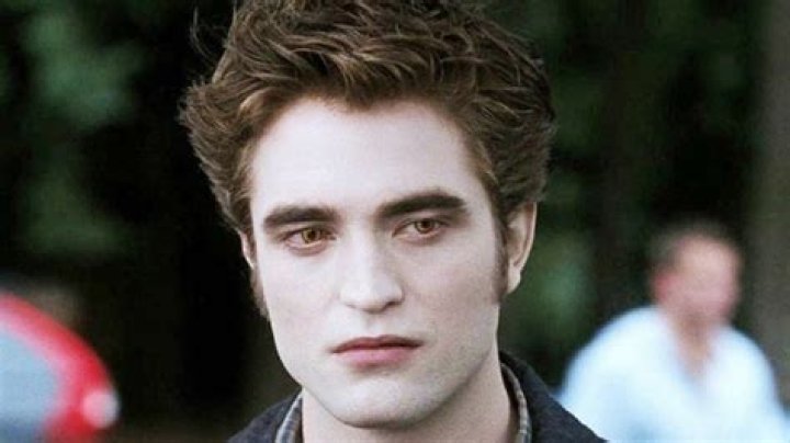 Twilight how old Edward Cullen family are