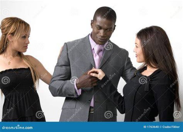 Two women and a man in a car in The Brave One