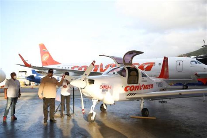 Venezuela Presents First Prototype Airplane Made by Venezuelan Workers