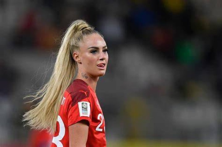 What is Alisha Lehmann's height? Biography and all the details
