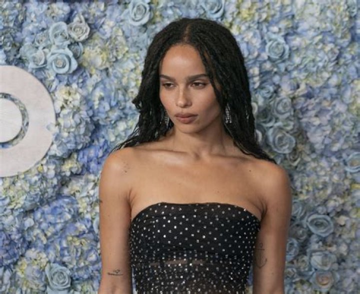 Zoe kravitz in yelling to the sky